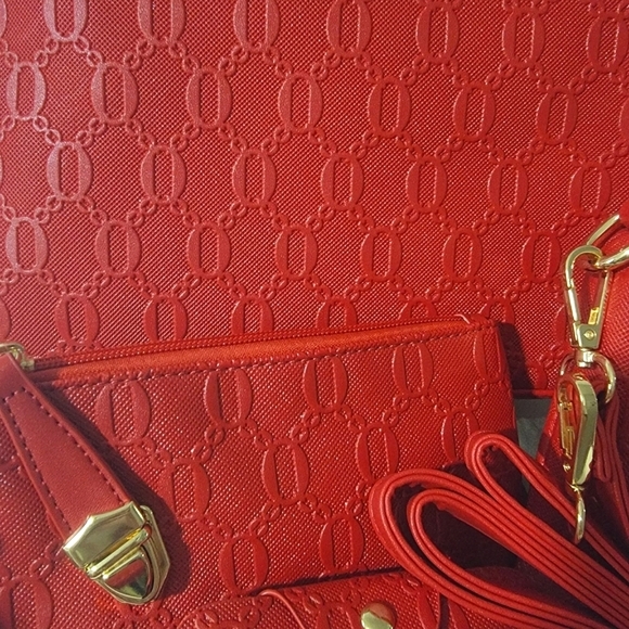 4-Piece Red Embossed Handbag Set — Chic & Versatile - Picture 7 of 16